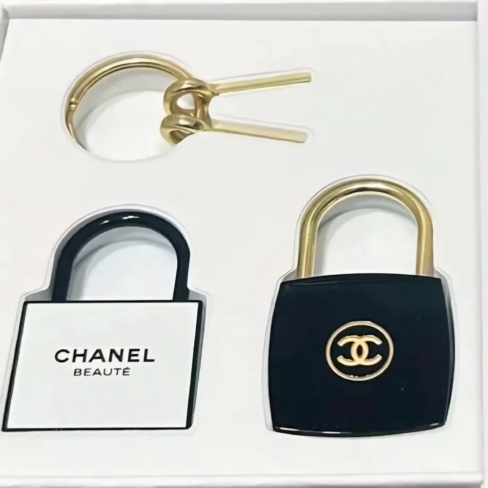 New CHANEL Black and White Lock &  Key - Picture 2 of 4